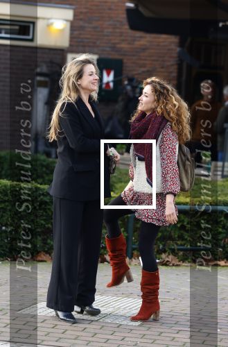 Laren 7 februari 2022
Boekpresentatie van Willibrord Frequin in het bonte paard. Rene v d Gijp reikte het eerste exemplaar uit . Fons de Poel is de schrijver. Barbara Frequin met Katja Schuurman