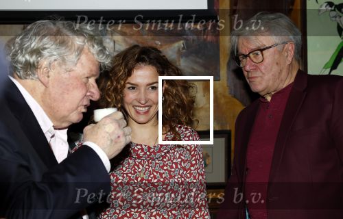 Laren 7 februari 2022
Boekpresentatie van Willibrord Frequin in het bonte paard. Rene v d Gijp reikte het eerste exemplaar uit . Fons de Poel is de schrijver. Katja Schuurman