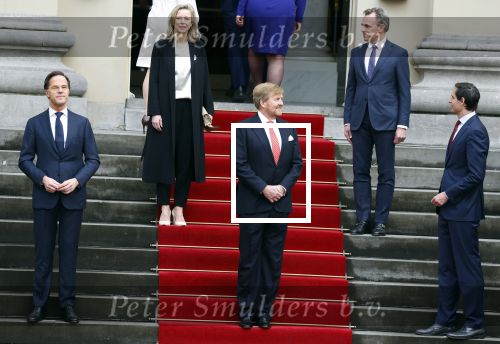 Den haag 10 januari 2022
Balkonscene nieuwe kabinet op paleis Noordeinde.
Koning Willem Alexander Mark Rutte Wopke Hoekstra Hugo de Jonge Kasja ollongren Liesje Schreinemacher Franc Weerwind Dilan Yesilgoz Hanke Bruins Robbert Dijkgraaf Dennis Wiersma Mark Harbers Micky Adriaansens Rob Jetten Henk Staghouwer Christianne v d Wal Karien v Gennip Carola Schouten Ernst Kuipers en Conny Helder .