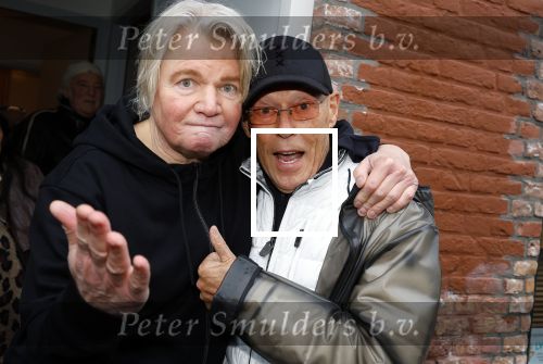 Den Haag 4 februari 2022
Rob en Ferdi Bolland worden geeerd met een plakaat op de muur van een huis met een tekst van 1 van hun liedjes daarop. Het hangt in de straat waar Rob Bolland woont. Koos v Dijk