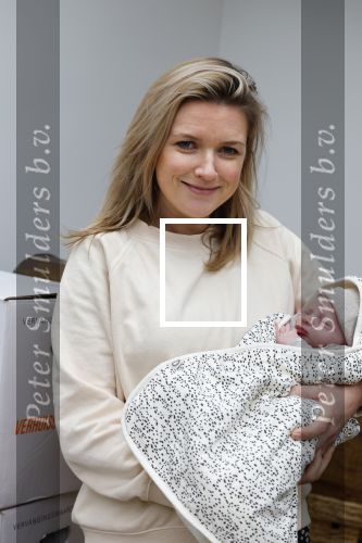 Amsterdam 18 januari 2022
Laurien Verstraten aan het verhuizen naar haar nieuwe huis . Ze heeft net vorige week een baby gekregen.