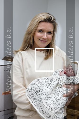 Amsterdam 18 januari 2022
Laurien Verstraten aan het verhuizen naar haar nieuwe huis . Ze heeft net vorige week een baby gekregen.