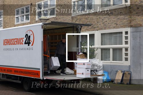 Amsterdam 18 januari 2022
Laurien Verstraten aan het verhuizen naar haar nieuwe huis . Ze heeft net vorige week een baby gekregen.