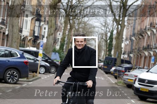 Amsterdam 8 februari 2022
Leco v Zadelhoff op zijn electrische v Moof fiets in amsterdam zuid