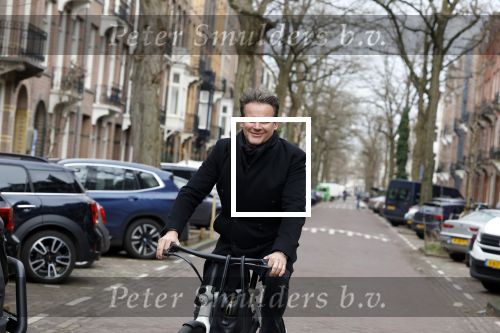 Amsterdam 8 februari 2022
Leco v Zadelhoff op zijn electrische v Moof fiets in amsterdam zuid