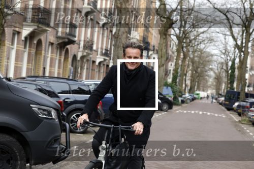 Amsterdam 8 februari 2022
Leco v Zadelhoff op zijn electrische v Moof fiets in amsterdam zuid