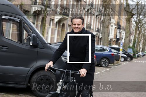 Amsterdam 8 februari 2022
Leco v Zadelhoff op zijn electrische v Moof fiets in amsterdam zuid