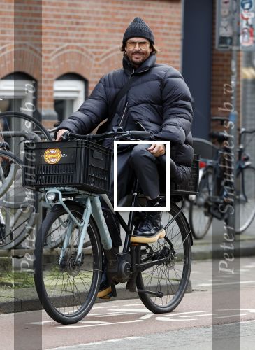 Amsterdam 8 februari 2022
Mari v d Ven op de fiets in amsterdam zuid