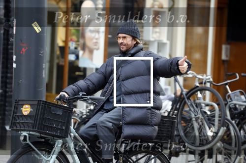 Amsterdam 8 februari 2022
Mari v d Ven op de fiets in amsterdam zuid