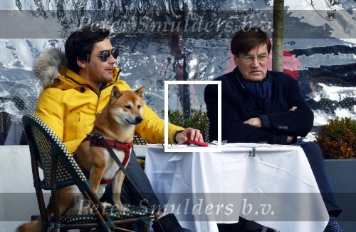 Amsterdam 30 januari 2022
Mark Baanders met zijn vader en zijn hond op terras in Amsterdam Zuid.
