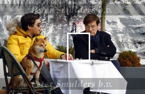 Amsterdam 30 januari 2022
Mark Baanders met zijn vader en zijn hond op terras in Amsterdam Zuid.