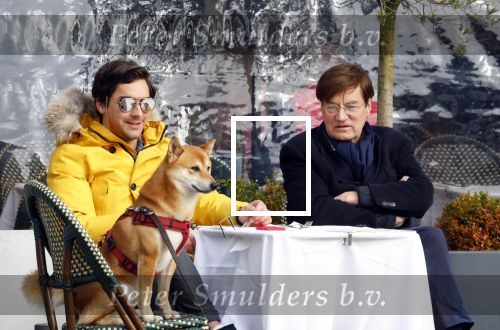 Amsterdam 30 januari 2022
Mark Baanders met zijn vader en zijn hond op terras in Amsterdam Zuid.