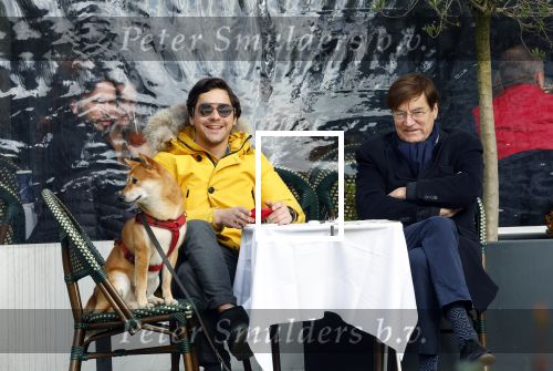 Amsterdam 30 januari 2022
Mark Baanders met zijn vader en zijn hond op terras in Amsterdam Zuid.
