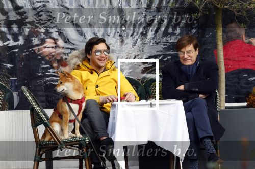 Amsterdam 30 januari 2022
Mark Baanders met zijn vader en zijn hond op terras in Amsterdam Zuid.