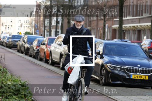 Amsterdam 20 januari 2022
Mart Visser op de fiets in Amsterdam zuid.