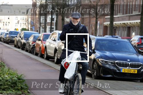 Amsterdam 20 januari 2022
Mart Visser op de fiets in Amsterdam zuid.