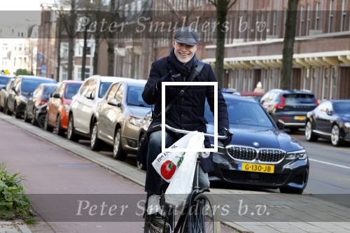 Amsterdam 20 januari 2022
Mart Visser op de fiets in Amsterdam zuid.