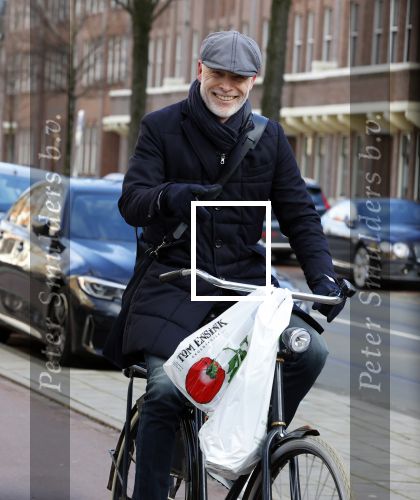 Amsterdam 20 januari 2022
Mart Visser op de fiets in Amsterdam zuid.