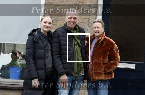 Uithoorn 10 februari 2022
Martien Meiland Erica en Maxime nemen nieuw programma oip voor sbs6 . Ze wonen in rijtjes huis en moeten van de bijstand leven.