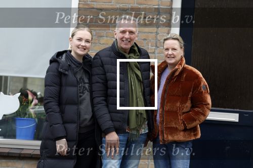 Uithoorn 10 februari 2022
Martien Meiland Erica en Maxime nemen nieuw programma oip voor sbs6 . Ze wonen in rijtjes huis en moeten van de bijstand leven.