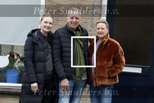 Uithoorn 10 februari 2022
Martien Meiland Erica en Maxime nemen nieuw programma oip voor sbs6 . Ze wonen in rijtjes huis en moeten van de bijstand leven.