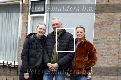 Uithoorn 10 februari 2022
Martien Meiland Erica en Maxime nemen nieuw programma oip voor sbs6 . Ze wonen in rijtjes huis en moeten van de bijstand leven.
