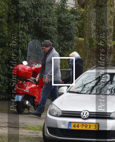 Amsterdam 15 januari 2021
Martijn Krabbe haalt zijn moeder Herma Krabbe op en gaat naar zijn huis.