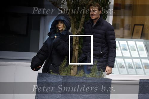 Amsterdam 4 en 5 februari 2022
Monica Geuze en haar vriend Robbert Kroese op straat in Amsterdam zuid.