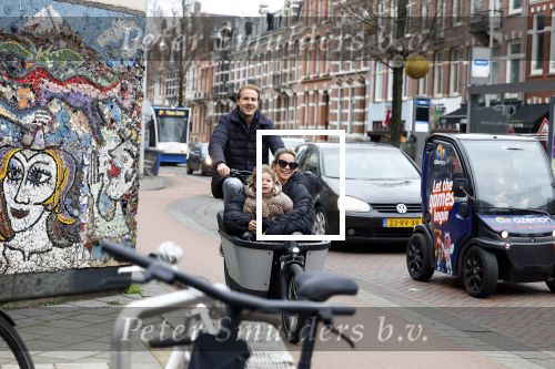 Amsterdam 4 en 5 februari 2022
Monica Geuze met dochtertje  haar vriend Robbert Kroese in bakfiets  in Amsterdam zuid.