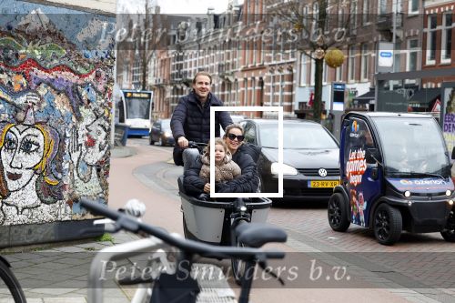 Amsterdam 4 en 5 februari 2022
Monica Geuze met dochtertje  haar vriend Robbert Kroese in bakfiets  in Amsterdam zuid.
