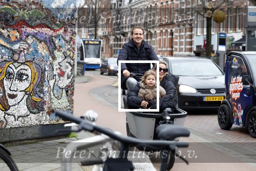 Amsterdam 4 en 5 februari 2022
Monica Geuze met dochtertje  haar vriend Robbert Kroese in bakfiets  in Amsterdam zuid.