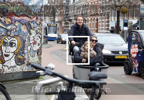 Amsterdam 4 en 5 februari 2022
Monica Geuze met dochtertje  haar vriend Robbert Kroese in bakfiets  in Amsterdam zuid.