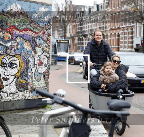 Amsterdam 4 en 5 februari 2022
Monica Geuze met dochtertje  haar vriend Robbert Kroese in bakfiets  in Amsterdam zuid.