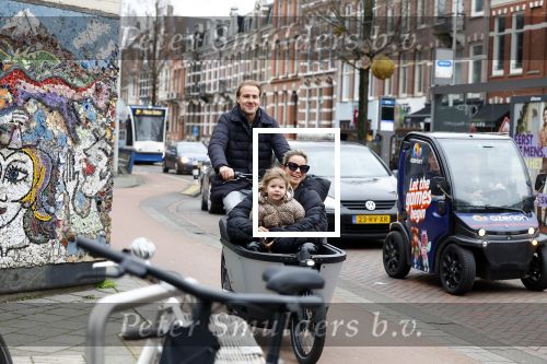 Amsterdam 4 en 5 februari 2022
Monica Geuze met dochtertje  haar vriend Robbert Kroese in bakfiets  in Amsterdam zuid.