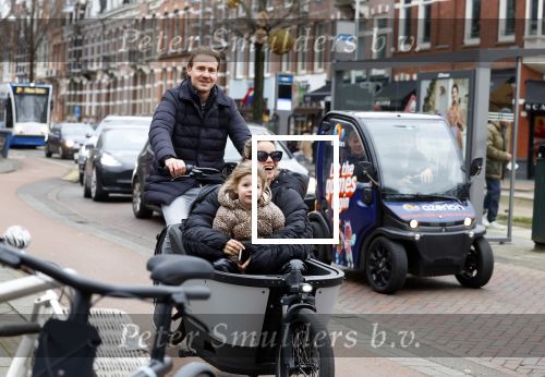 Amsterdam 4 en 5 februari 2022
Monica Geuze met dochtertje  haar vriend Robbert Kroese in bakfiets  in Amsterdam zuid.