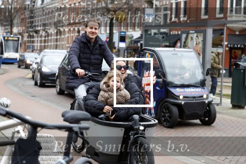 Amsterdam 4 en 5 februari 2022
Monica Geuze met dochtertje  haar vriend Robbert Kroese in bakfiets  in Amsterdam zuid.