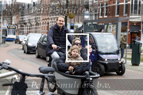 Amsterdam 4 en 5 februari 2022
Monica Geuze met dochtertje  haar vriend Robbert Kroese in bakfiets  in Amsterdam zuid.