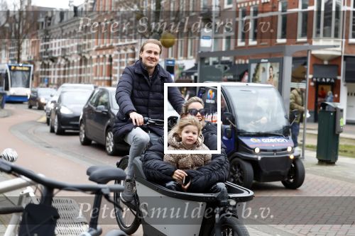 Amsterdam 4 en 5 februari 2022
Monica Geuze met dochtertje  haar vriend Robbert Kroese in bakfiets  in Amsterdam zuid.