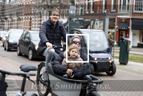 Amsterdam 4 en 5 februari 2022
Monica Geuze met dochtertje  haar vriend Robbert Kroese in bakfiets  in Amsterdam zuid.