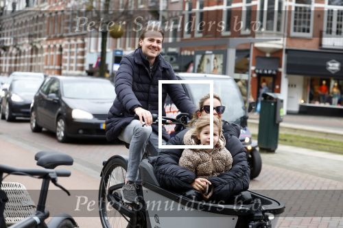 Amsterdam 4 en 5 februari 2022
Monica Geuze met dochtertje  haar vriend Robbert Kroese in bakfiets  in Amsterdam zuid.
