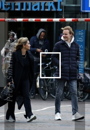 Amsterdam 29 januari 2022
Monica Geuze en haar vriend Robbert Kroese wandelnd door Amsterdam zuid.