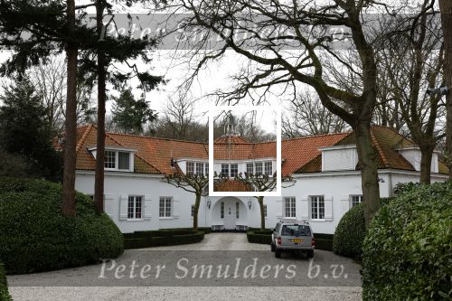 Naarden 13 februari 2022
Het huis van jan des Bouvrie en zijn vrouw Monique des Bouvrie staat te koop voor 10 miljoen euro.