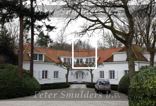Naarden 13 februari 2022
Het huis van jan des Bouvrie en zijn vrouw Monique des Bouvrie staat te koop voor 10 miljoen euro.