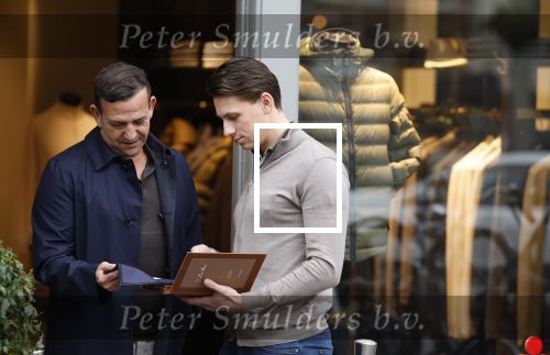 Amsterdam 27 januari 2022
Najib Amhali koopt kleding bij Layer Paris in Amsterdam zuid