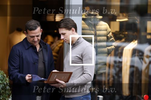 Amsterdam 27 januari 2022
Najib Amhali koopt kleding bij Layer Paris in Amsterdam zuid