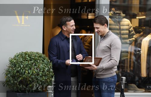 Amsterdam 27 januari 2022
Najib Amhali koopt kleding bij Layer Paris in Amsterdam zuid