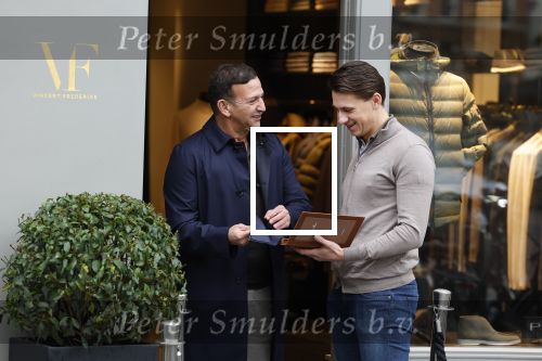 Amsterdam 27 januari 2022
Najib Amhali koopt kleding bij Layer Paris in Amsterdam zuid