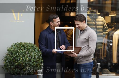 Amsterdam 27 januari 2022
Najib Amhali koopt kleding bij Layer Paris in Amsterdam zuid
