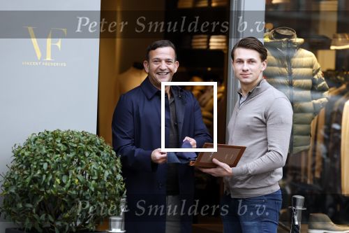 Amsterdam 27 januari 2022
Najib Amhali koopt kleding bij Layer Paris in Amsterdam zuid