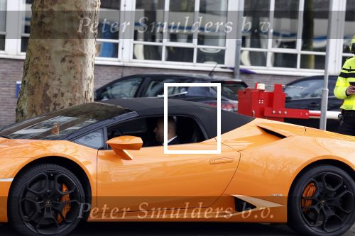 Amsterdam 13 februari 2022
De politie houdt een oranje Lamborghini aan in het centrum van Amsterdam.